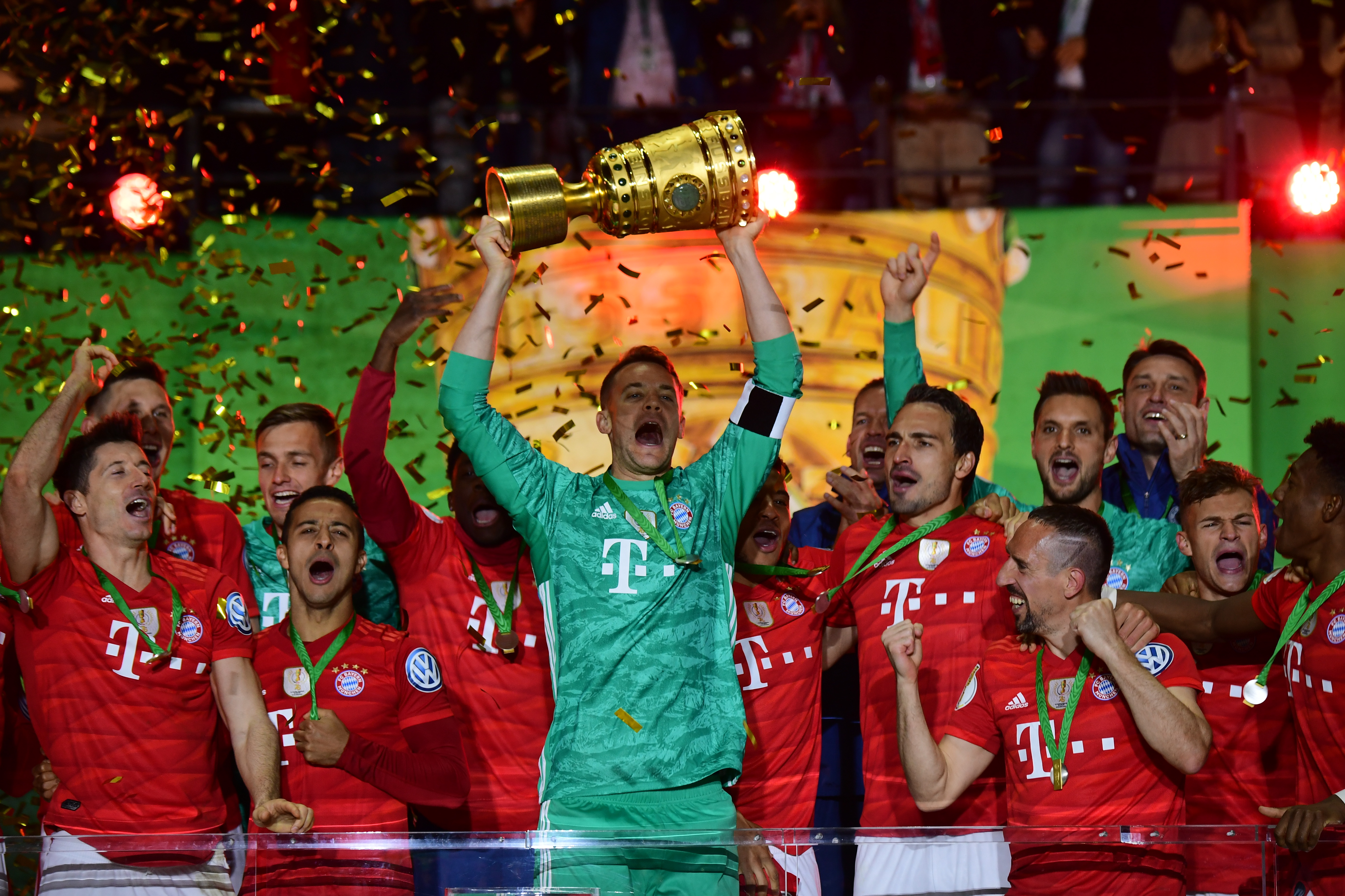 会员大会上施洛特贝克没和凯尔握手，记者：相关人员说没矛盾（会员大会上施洛特贝克未与凯尔握手 记者：知情者称双方并无矛盾）