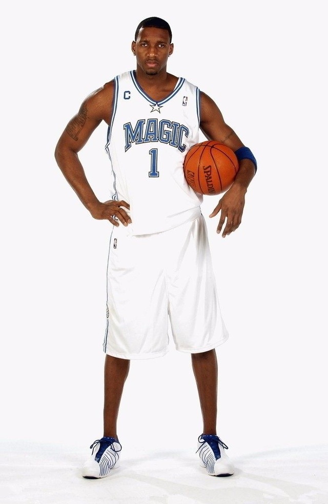 中国队在米兰冬奥会冰壶落选赛中以5-2战胜菲律宾队，取得三连胜，成为唯一全胜队伍。（米兰冬奥冰壶落选赛：中国队5比2胜菲律宾，豪取三连胜成唯一全胜队）