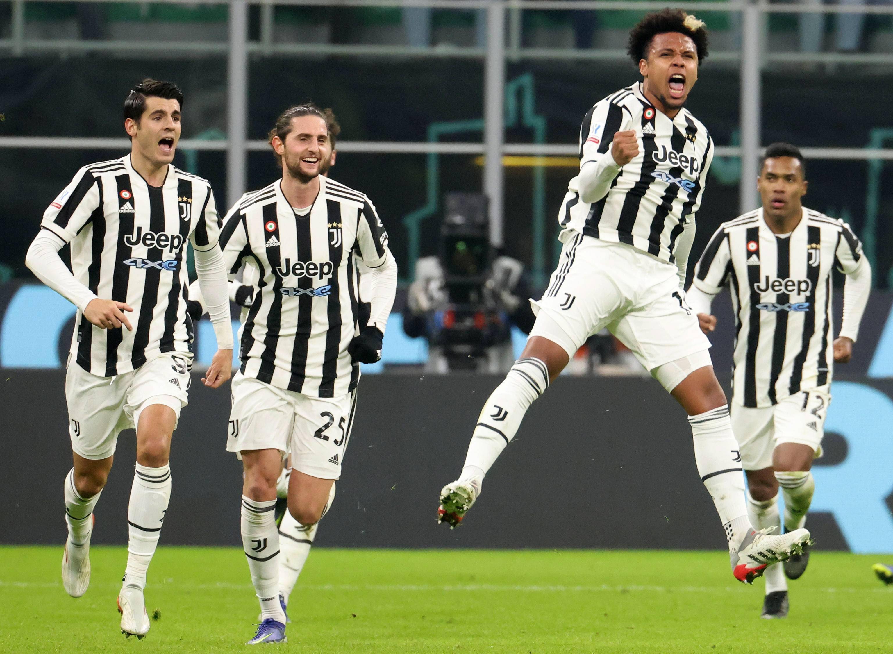 一场4-0！让意甲榜首易主：国米大胜登顶，争冠4强差3分米兰有戏（4-0大捷改写意甲排名：国米登上榜首，争冠四强仅差3分米兰仍有戏）