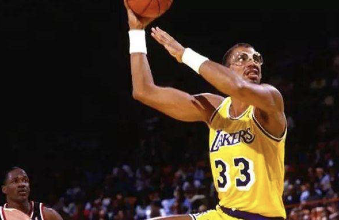 杨晨对话施拉普纳：中国球员不该只为钱踢球，留洋从乙级开始（杨晨与施拉普纳谈中国球员：别只为钱踢球，留洋应从乙级起步）