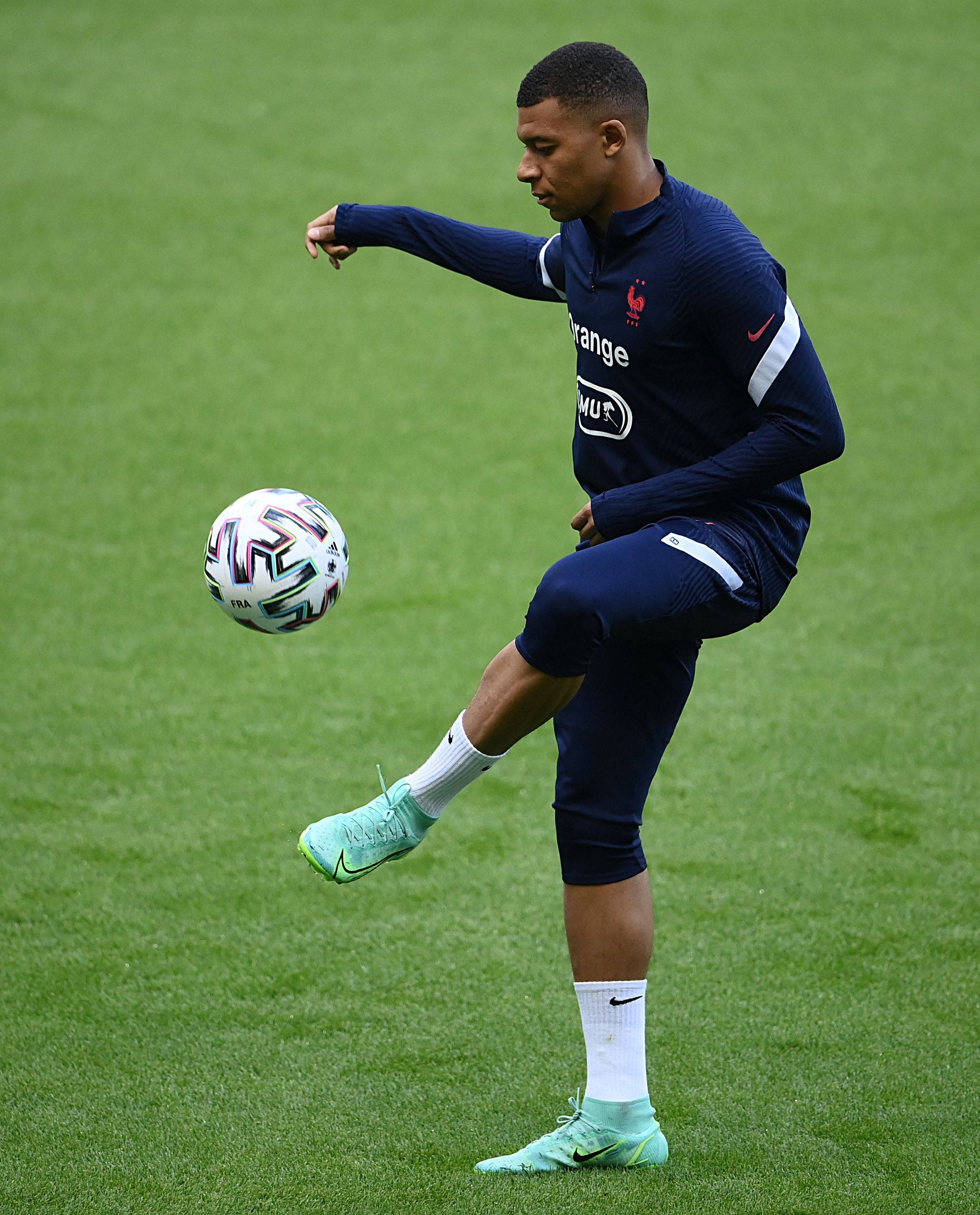 桑托斯官方：内马尔伤愈回归入选下一场巴甲大名单（桑托斯官宣：内马尔伤愈复出，入选下轮巴甲大名单）