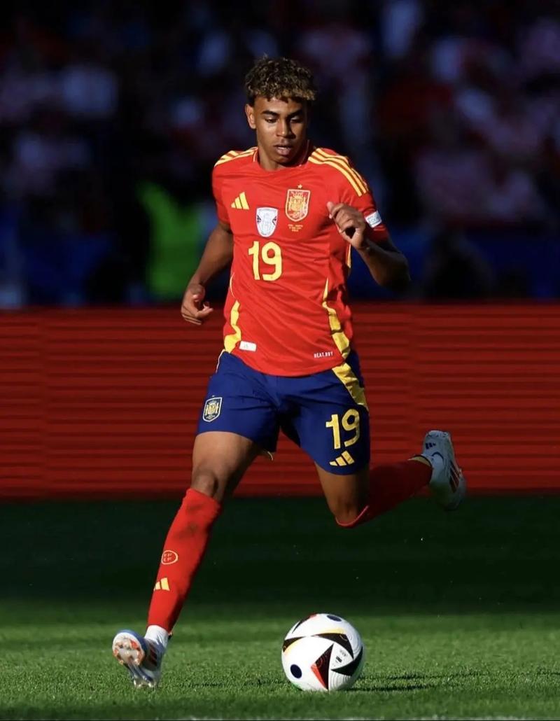 三分弹无虚发！陈林坚加盟山东首秀三分5中5得到19分（首秀神准！陈林坚为山东三分5投全中砍下19分）