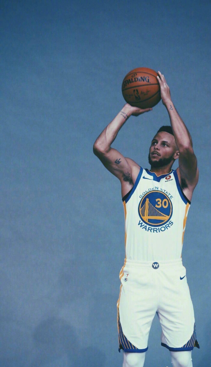 球衣颜色相近？当值主裁把维罗纳与乌迪内斯搞混了（球衣撞色惹祸？当值主裁把维罗纳误认成乌迪内斯）