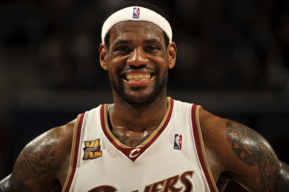 有何意味？萨拉赫社媒晒户外落叶景色图，并未配文（意味何在？萨拉赫社媒晒落叶户外景图，未附文字）