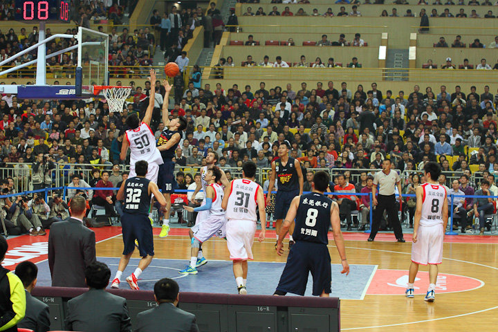 意媒：意甲或引入足球视频支持系统，主帅每场有两次挑战机会（意媒：意甲考虑引入视频回放支持，主帅每场可挑战两次）